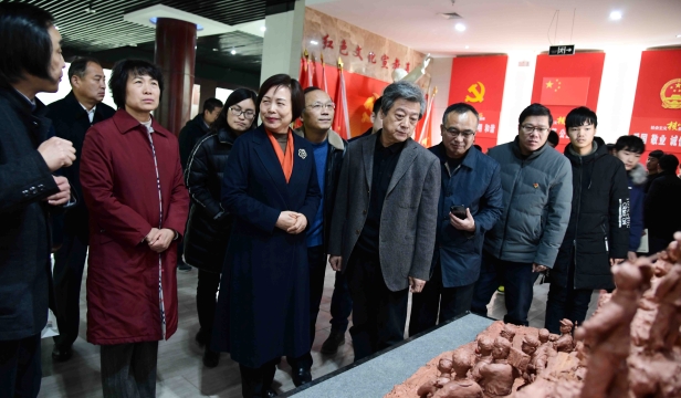 張振?！胺榛鹉甏扁x瓷泥塑藝術(shù)展在周口市文化中心展出