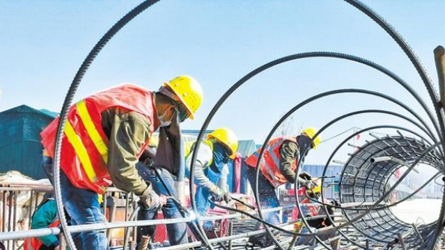 致敬！高溫下的建設(shè)者