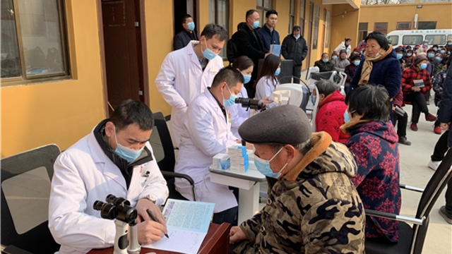 為民服務(wù)暖人心，送醫(yī)下鄉(xiāng)助健康