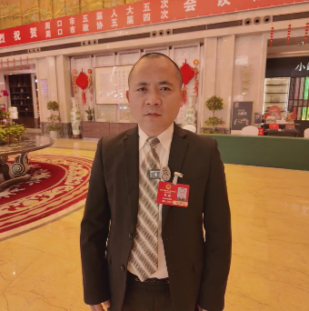 讓每個(gè)孩子身上有汗，眼里有光，一生向陽(yáng)